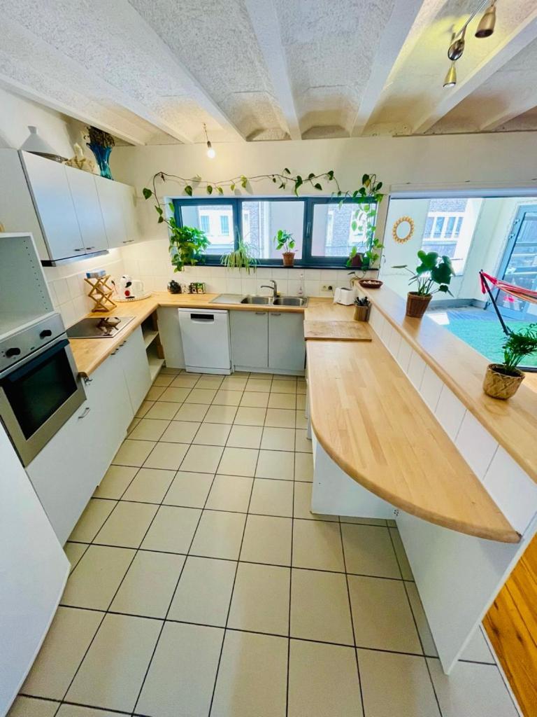 Down Town Oasis-Spacious Loft With Private Parking Brussels Exterior photo